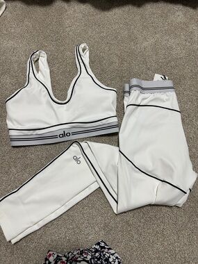 ALO Yoga White and Black Trim Seamless Sports Bra & Leggings Set XS